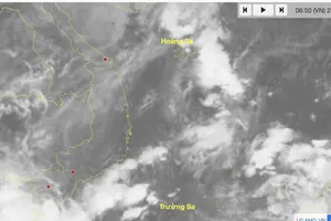 Bão Thần gió suy yếu thành áp thấp, trút mưa rất to từ Quảng Trị - Đà Nẵng 