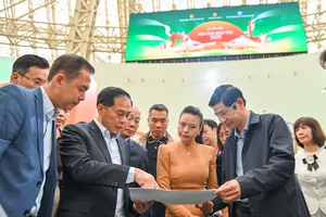 Phó Thủ tướng Bùi Thanh Sơn kiểm tra tiến độ Hội chợ Mùa thu 2025