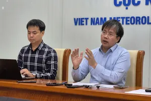 Bão Kalmaegi rất mạnh, Việt Nam quyết định phát tin bão khẩn cấp