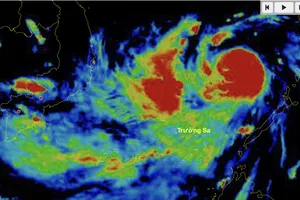 Ngày mai bão số 13 đổ bộ miền Trung, bão đang giật cấp 17