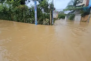 Hôm nay, Huế, Đà Nẵng, Quảng Ngãi tiếp tục có mưa, nhiều hộ dân vẫn còn ngập