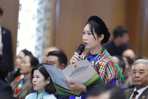 'Bán hàng online còn khó, có lúc phải lên... đỉnh núi để hứng sóng’