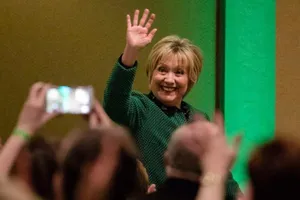 Bà Clinton tuyên bố ngừng ẩn dật, sẵn sàng trở lại