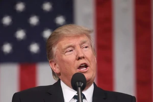 Ông Trump muốn xây tường cao 9 mét ở biên giới Mexico