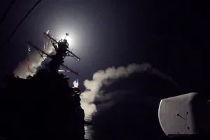 Mỹ không kích Syria, IS ngư ông đắc lợi