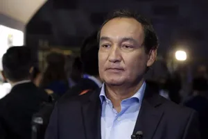 CEO United Airlines ba lần xin lỗi vụ kéo lê hành khách