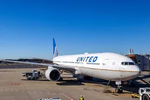 United Airlines đổi chính sách sau vụ kéo lê hành khách