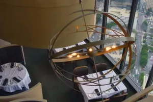 Kẹt đầu vào vách nhà hàng xoay, bé trai chết thảm