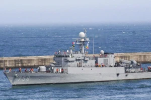 Hàn Quốc bán tàu chống ngầm cho Philippines chỉ 100 USD