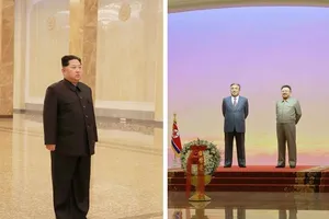 Ông Kim Jong-un lặng người viếng lăng người cha quá cố