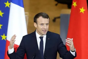 Tổng thống Pháp chật vật học tiếng Trung Quốc