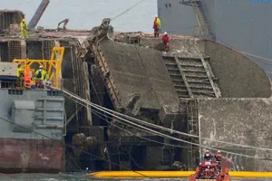 Hàn Quốc chuẩn bị đưa phà Sewol vào đất liền