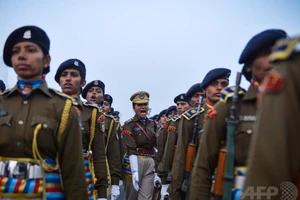 200 cảnh sát Ấn Độ nhập viện vì nghi ngộ độc