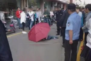 Bắt chước phim, bé 7 tuổi cầm dù nhảy từ cửa sổ tầng 10