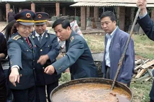 Dầu ăn bẩn tràn lan, Trung Quốc ra tay dẹp trừ