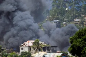 Chân rết IS cố thủ, vẫn chiếm gần 1/5 TP Marawi