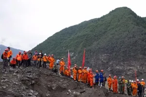 Lo ngại sắp lở đất lần 2, Trung Quốc lệnh sơ tán khẩn