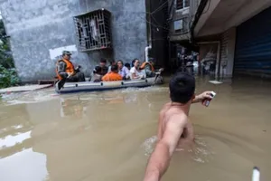 Lũ kinh hoàng, Trung Quốc sơ tán hàng trăm ngàn dân