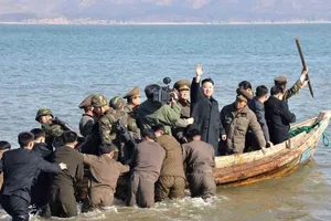 Ai giúp Triều Tiên vượt ‘sóng to gió lớn’ hơn 20 năm?