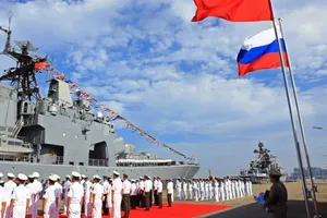 Tàu Trung Quốc tập trận bắn đạn thật ở Địa Trung Hải