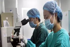 Bán 21 trứng cho cơ sở đẻ mướn, nữ sinh suýt chết 