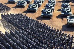 TQ duyệt binh rầm rộ kỷ niệm 90 năm thành lập quân đội