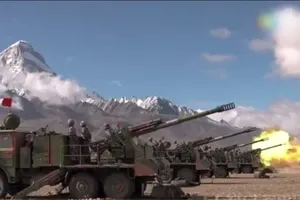 Xe tăng, trực thăng Trung Quốc tập trận răn đe Ấn Độ