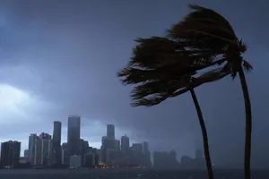 Sau Mỹ, Đài Loan sơ tán dân vì sắp hứng bão lớn