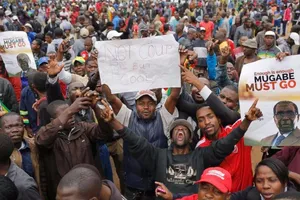 3 kịch bản để tổng thống Zimbabwe từ bỏ ‘ngai vàng’