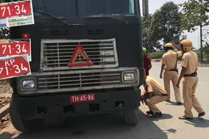 Thủ tướng yêu cầu tổng kiểm tra biển số xe quân đội