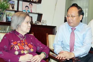 Lãnh đạo TP.HCM thăm phu nhân Tổng Bí thư Lê Duẩn