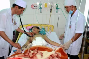 Giành lại mạng sống thiếu niên bị đâm xuyên bụng