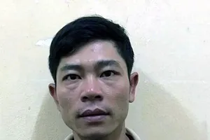 Dùng clip nóng tống tiền bạn tình 