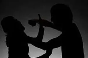 Cãi nhau việc nuôi bố, chồng đâm vợ rồi nhảy hồ tự tử