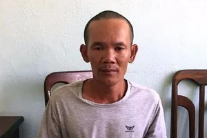 Bắt hàng xóm làm bé 15 tuổi mang thai