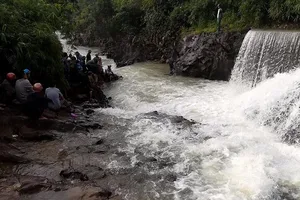 1 học sinh bị nước cuốn mất tích