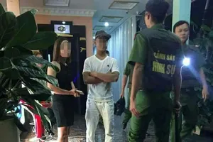 Đột kích quán karaoke, nhiều dân chơi đang 'phê' ma túy