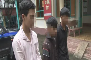 Dắt xe ăn trộm đi bán, 3 thiếu niên đụng phải 113