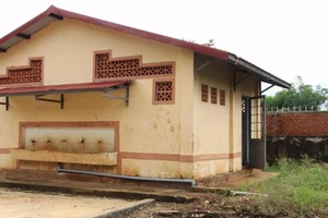 Truy tố bảo vệ hiếp dâm học sinh tiểu học