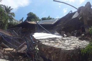 Khắc phục sự cố sập sân thể thao 'treo' trên Núi Lớn