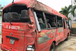 Người thứ 3 thiệt mạng trong vụ xe khách tông cột điện