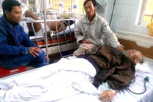 Vừa mở cửa, chủ nhà bị đánh, chém tới tấp