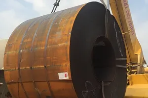 Cuộn thép 20 tấn đè bẹp đầu container tại quận 9