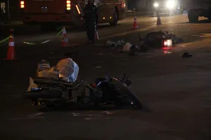 Bình Dương: Ngã xe, xe tải không kịp né