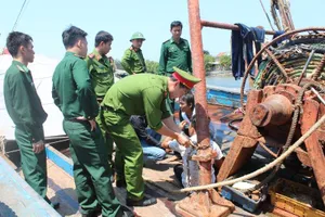 4 ngư dân bị xích, trói trên 2 tàu cá