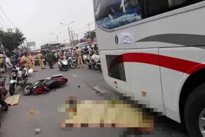 1 phụ nữ tử vong dưới bánh xe khách ở Thủ Đức