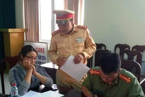 Đưa clip lên mạng nói xấu CSGT, bị cảnh cáo