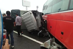 Ô tô tông liên hoàn trên cao tốc Trung Lương, 1 người chết