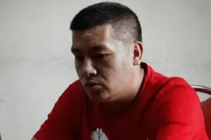 Bắt giữ 1 người Trung Quốc trộm tiền cùng 'kho' thẻ ATM giả