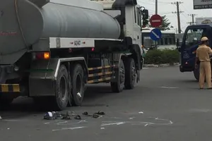 1 phụ nữ chết thảm dưới bánh xe bồn tại Bình Dương